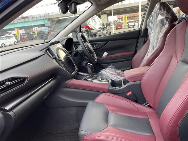 レヴォーグ ＳＴＩスポーツ　ＥＸ　４ＷＤ　純正ナビ　フルセグＴＶ　バックカメラ　ＬＥＤライト　ＥＴＣ　革シート　パワーバックドア　デジタルミラー　アイサイト　レーダークルーズ　純正アルミ　パワーシート　スマートキー　プッシュスタート（4枚目）