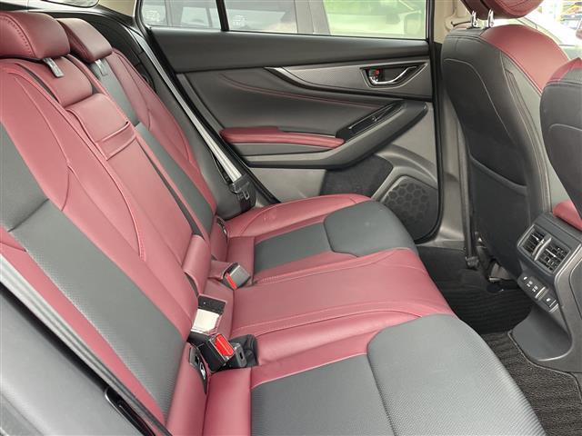 レヴォーグ ＳＴＩスポーツ　ＥＸ　４ＷＤ　純正ナビ　フルセグＴＶ　バックカメラ　ＬＥＤライト　ＥＴＣ　革シート　パワーバックドア　デジタルミラー　アイサイト　レーダークルーズ　純正アルミ　パワーシート　スマートキー　プッシュスタート（5枚目）