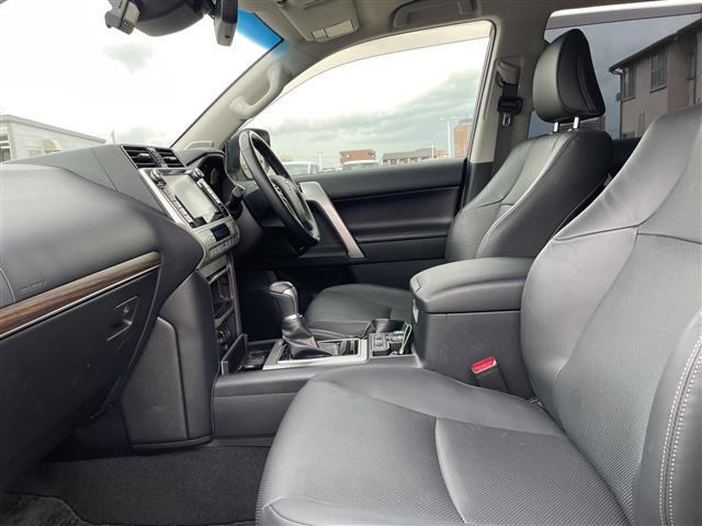 ランドクルーザープラド TX Lパッケージ 4WD 純正メーカーナビ フルセグTV パノラマモニター LEDヘッドライト ETC2.0 オプションアルミ 純正エアロ 黒革シート シートヒーター&クーラー ガナドールマフラー ドラレコ 保証書(4枚目)