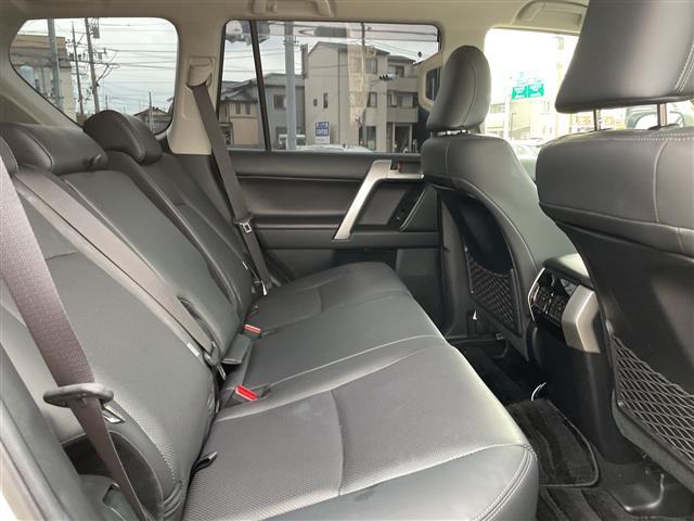 ランドクルーザープラド TX Lパッケージ 4WD 純正メーカーナビ フルセグTV パノラマモニター LEDヘッドライト ETC2.0 オプションアルミ 純正エアロ 黒革シート シートヒーター&クーラー ガナドールマフラー ドラレコ 保証書(5枚目)