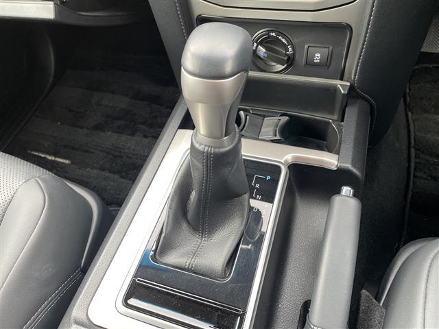 ランドクルーザープラド TX Lパッケージ 4WD 純正メーカーナビ フルセグTV パノラマモニター LEDヘッドライト ETC2.0 オプションアルミ 純正エアロ 黒革シート シートヒーター&クーラー ガナドールマフラー ドラレコ 保証書(12枚目)