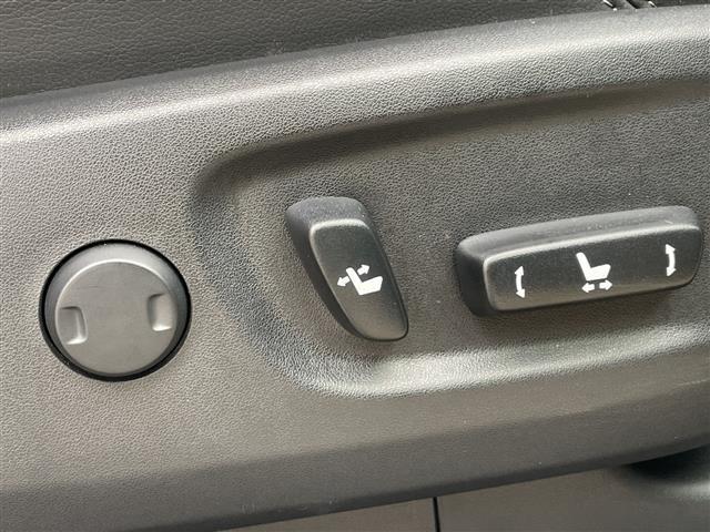 ランドクルーザープラド TX Lパッケージ 4WD 純正メーカーナビ フルセグTV パノラマモニター LEDヘッドライト ETC2.0 オプションアルミ 純正エアロ 黒革シート シートヒーター&クーラー ガナドールマフラー ドラレコ 保証書(13枚目)