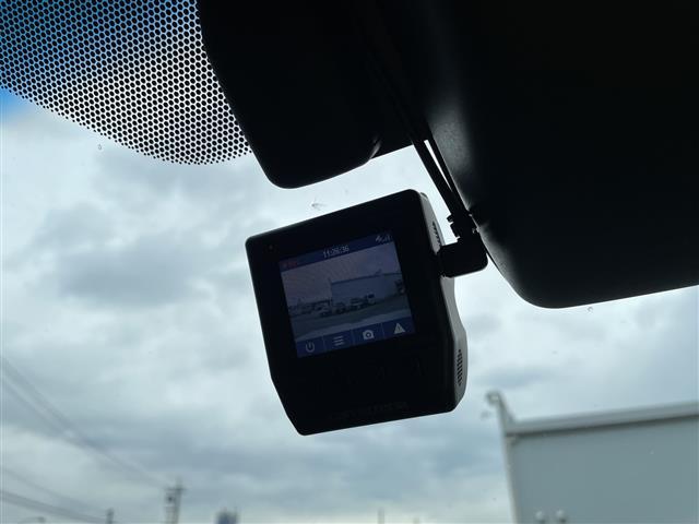 ランドクルーザープラド TX Lパッケージ 4WD 純正メーカーナビ フルセグTV パノラマモニター LEDヘッドライト ETC2.0 オプションアルミ 純正エアロ 黒革シート シートヒーター&クーラー ガナドールマフラー ドラレコ 保証書(16枚目)