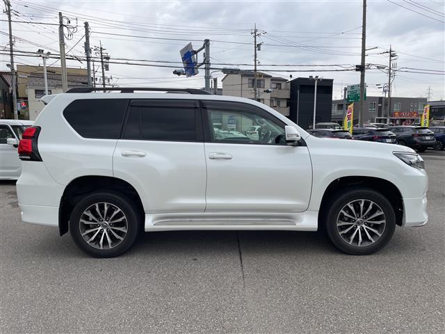ランドクルーザープラド TX Lパッケージ 4WD 純正メーカーナビ フルセグTV パノラマモニター LEDヘッドライト ETC2.0 オプションアルミ 純正エアロ 黒革シート シートヒーター&クーラー ガナドールマフラー ドラレコ 保証書(32枚目)