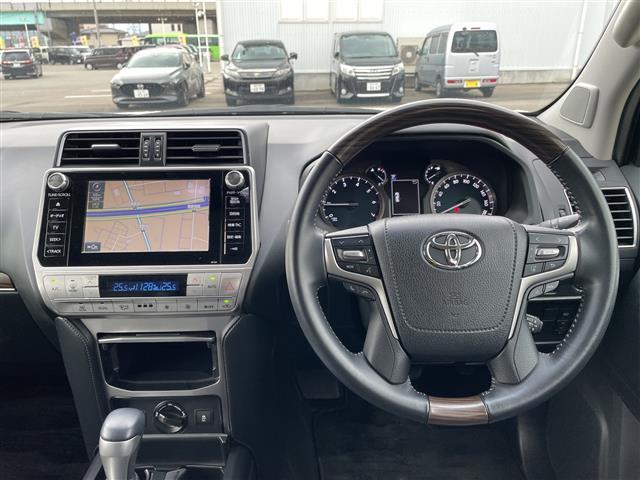 ランドクルーザープラド TX Lパッケージ 4WD 純正メーカーナビ フルセグTV パノラマモニター LEDヘッドライト ETC2.0 オプションアルミ 純正エアロ 黒革シート シートヒーター&クーラー ガナドールマフラー ドラレコ 保証書(35枚目)