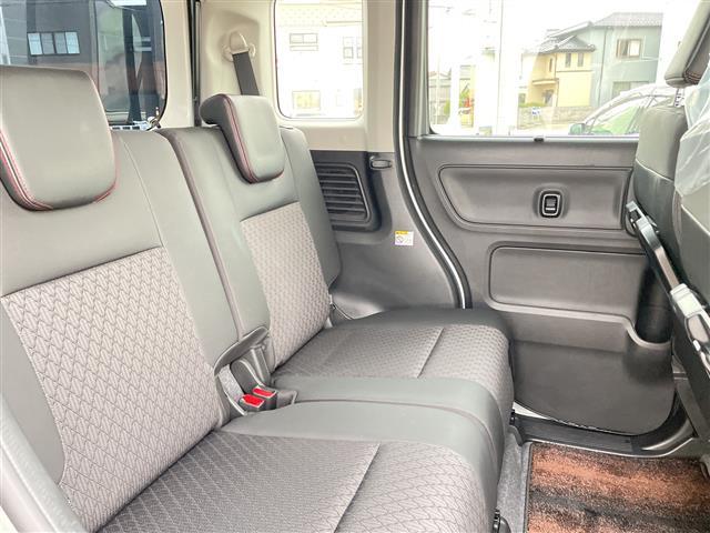 スペーシアカスタム ハイブリッドＸＳターボ　４ＷＤ　ターボ　社外メモリーナビ　フルセグＴＶ　バックカメラ　ＬＥＤヘッドライト　ＥＴＣ　シートヒーター　両側パワースライド　スマートキー　クルコン　レーダーブレーキ　純正アルミ　ハーフレザーシート（5枚目）