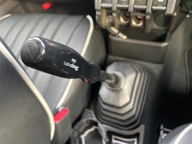 ジムニー ＸＬ　４ＷＤ　ターボ　リフトアップ　オープンカントリーＴ　ディスプレイオーディオ　ルーフラック　リアラダー　社外グリル　社外マフラー　シートカバー　スズキセーフティ　純正ＡＷ＆スタッドレス積み込み（5枚目）