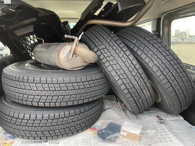 ジムニー ＸＬ　４ＷＤ　ターボ　リフトアップ　オープンカントリーＴ　ディスプレイオーディオ　ルーフラック　リアラダー　社外グリル　社外マフラー　シートカバー　スズキセーフティ　純正ＡＷ＆スタッドレス積み込み（14枚目）