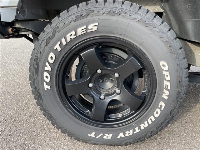 ジムニー ＸＬ　４ＷＤ　ターボ　リフトアップ　オープンカントリーＴ　ディスプレイオーディオ　ルーフラック　リアラダー　社外グリル　社外マフラー　シートカバー　スズキセーフティ　純正ＡＷ＆スタッドレス積み込み（23枚目）