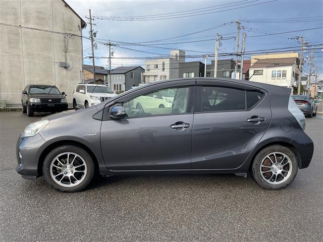 アクア G 純正ナビ フルセグTV ETC ドラレコ スマートキー プッシュスタート 電動ミラー 社外アルミホイール 社外アルミ&スタッドレス積み込み(19枚目)