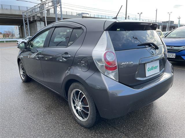 アクア G 純正ナビ フルセグTV ETC ドラレコ スマートキー プッシュスタート 電動ミラー 社外アルミホイール 社外アルミ&スタッドレス積み込み(24枚目)