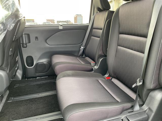 セレナ ｅ－パワー　ハイウェイスターＶ　ワンオーナー　純正大画面ナビ　フルセグＴＶ　アラウンドビューモニター　ＬＥＤヘッドライト　ＥＴＣ　ドラレコ　エマージェンシーブレーキ　クルコン　両側パワースライド　ハイビームアシスト　踏み間違い防止（6枚目）