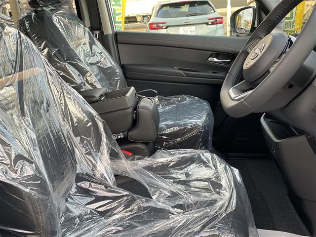 セレナ e-パワー ハイウェイスターV 登録済未使用車 純正12.3型ナビ フルセグTV 全方位カメラ 両側パワースライド LEDヘッドライト ETC2.0 デジタルミラー ブラインドスポット フリップダウンモニター プロパイロット(3枚目)