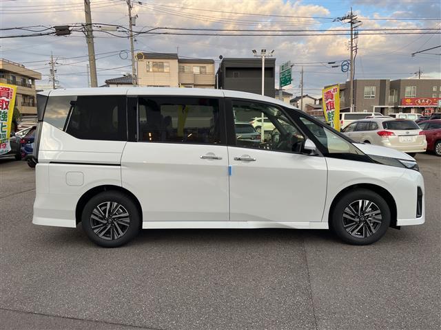 セレナ e-パワー ハイウェイスターV 登録済未使用車 純正12.3型ナビ フルセグTV 全方位カメラ 両側パワースライド LEDヘッドライト ETC2.0 デジタルミラー ブラインドスポット フリップダウンモニター プロパイロット(26枚目)