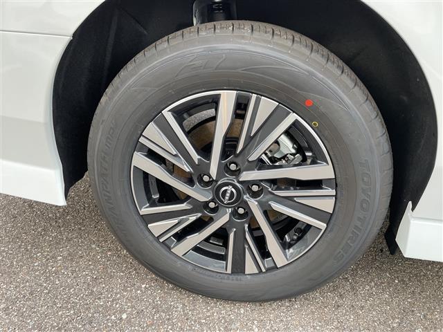 セレナ e-パワー ハイウェイスターV 登録済未使用車 純正12.3型ナビ フルセグTV 全方位カメラ 両側パワースライド LEDヘッドライト ETC2.0 デジタルミラー ブラインドスポット フリップダウンモニター プロパイロット(27枚目)