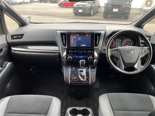 アルファード ２．５Ｓ　タイプゴールド　純正ディスプレイオーディオ　ナビ　フルセグ　バックカメラ　サンルーフ　ＬＥＤヘッドライト　ビルトインＥＴＣ　パワーバックドア　両側パワスラ　ハーフレザーシート　セーフティセンス　レーダークルーズ（2枚目）