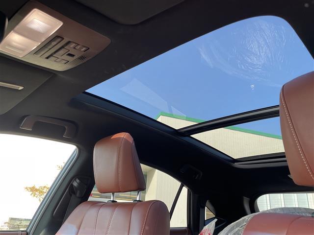 ハリアー プレミアム 純正9型ナビ フルセグTV バックカメラ 大型サンルーフ トヨタセーフティセンス レーダークルーズ ドラレコ ETC パワーバックドア スマートキー プッシュスタート スタッドレス&AW積み込み(10枚目)