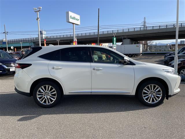 ハリアー プレミアム 純正9型ナビ フルセグTV バックカメラ 大型サンルーフ トヨタセーフティセンス レーダークルーズ ドラレコ ETC パワーバックドア スマートキー プッシュスタート スタッドレス&AW積み込み(23枚目)