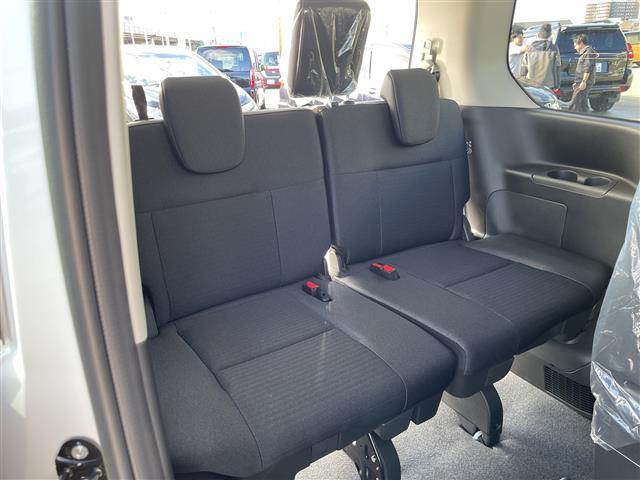 セレナ ｅ－パワー　ハイウェイスターＶ　登録未使用車　プロパイロット　禁煙車　１２．３インチディスプレイナビ　ＨＤＭＩ　アラウンドビューモニター　インテリジェンスクルーズコントロール　両側パワースライドドア　置くだけ充電　ＥＴＣ２．０（12枚目）