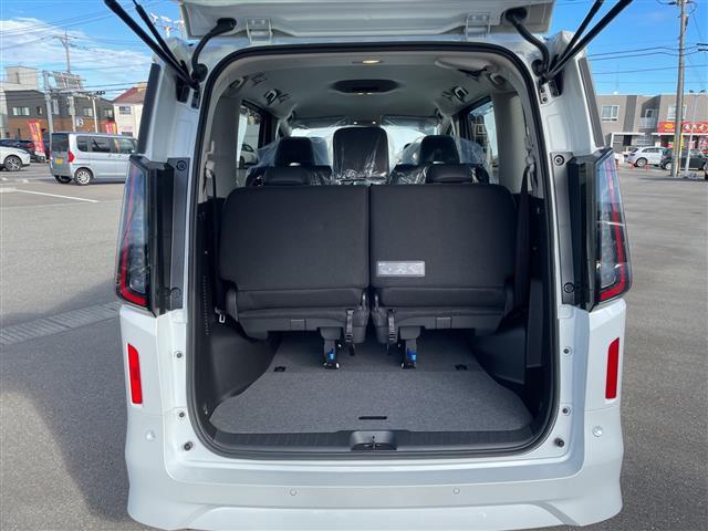 セレナ ｅ－パワー　ハイウェイスターＶ　登録未使用車　プロパイロット　禁煙車　１２．３インチディスプレイナビ　ＨＤＭＩ　アラウンドビューモニター　インテリジェンスクルーズコントロール　両側パワースライドドア　置くだけ充電　ＥＴＣ２．０（28枚目）