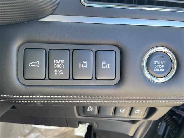 デリカＤ：５ シャモニー　登録未使用車　禁煙車　ｅ－Ａｓｓｉｓｔ　アラウンドビューモニター　電動パーキングブレーキ　オートホールドブレーキ　レーダークルーズコントロール　両側パワースライドドア　前席シートヒーター（10枚目）