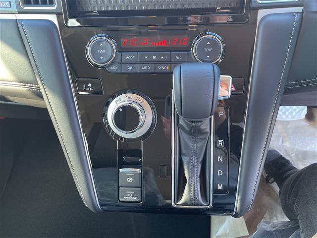 デリカＤ：５ シャモニー　禁煙車　登録未使用車　ｅ－Ａｓｓｉｓｔ　両側パワースライドドア　パワーバックドア　電動パーキングブレーキ　オートホールドブレーキ　前席シートヒーター　純正アルミホイール付　レーダークルーズコントロール（5枚目）