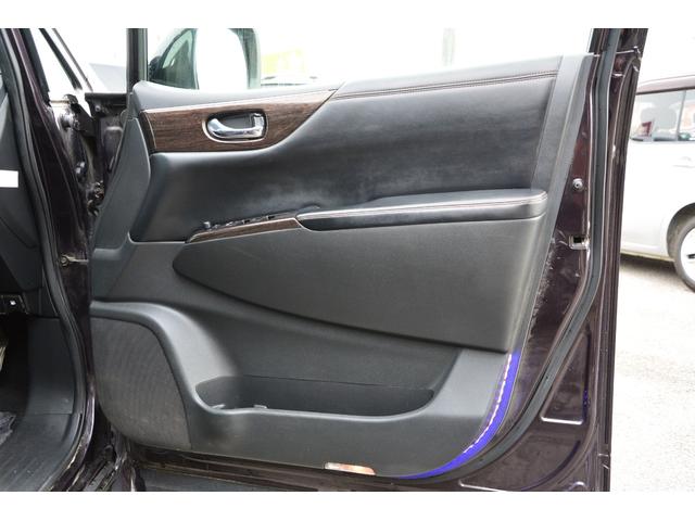 エルグランド ２５０ハイウェイスター　両側電動スライドドア　ダブルサンルーフ　ＨＤＤナビ　フルセグ　フリップダウンモニター　Ｂｌｕｅｔｏｏｔｈオーディオ　アラウンドビューモニター　プッシュスタート　スマートキー　サイドエアバッグ　ＨＩＤ（19枚目）