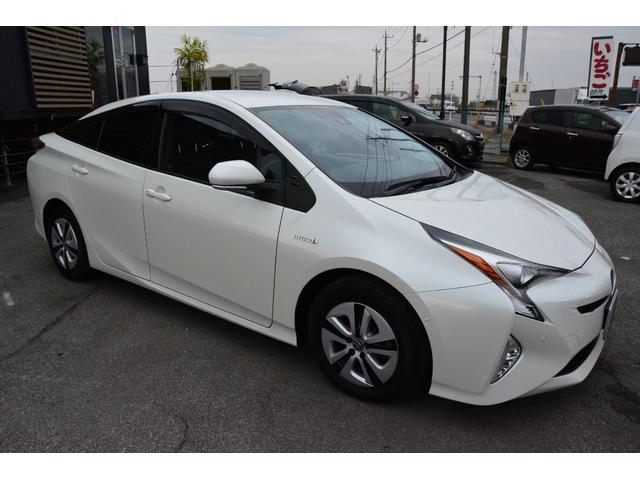 プリウス Aプレミアム プッシュスタート ヘッドアップディスプレイ アダプティブクルーズコントロール 衝突軽減ブレーキ レザーシート シートヒーター SDナビ Bluetoothオーディオ フルセグ LEDヘッドライト(5枚目)