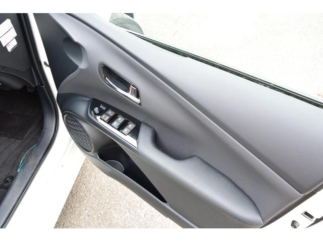 プリウス Aプレミアム プッシュスタート ヘッドアップディスプレイ アダプティブクルーズコントロール 衝突軽減ブレーキ レザーシート シートヒーター SDナビ Bluetoothオーディオ フルセグ LEDヘッドライト(17枚目)