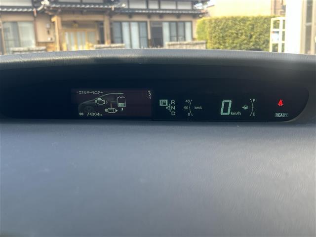 プリウス Ｓツーリングセレクション　／ナビ（ＮＳＺＴ－Ｗ６２Ｇ）／ＴＶ／ＣＤ／ＤＶＤ／Ｂｌｕｅｔｏｏｔｈ／ＥＴＣ／バックカメラ／純正フロアマット／純正アルミホイール／ドアバイザー／プッシュスタート／ステアリングスイッチ（8枚目）