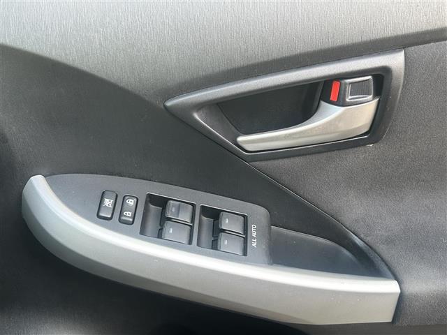 プリウス Ｓツーリングセレクション　／ナビ（ＮＳＺＴ－Ｗ６２Ｇ）／ＴＶ／ＣＤ／ＤＶＤ／Ｂｌｕｅｔｏｏｔｈ／ＥＴＣ／バックカメラ／純正フロアマット／純正アルミホイール／ドアバイザー／プッシュスタート／ステアリングスイッチ（17枚目）
