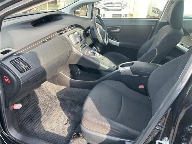 プリウス Ｓツーリングセレクション　／ナビ（ＮＳＺＴ－Ｗ６２Ｇ）／ＴＶ／ＣＤ／ＤＶＤ／Ｂｌｕｅｔｏｏｔｈ／ＥＴＣ／バックカメラ／純正フロアマット／純正アルミホイール／ドアバイザー／プッシュスタート／ステアリングスイッチ（23枚目）