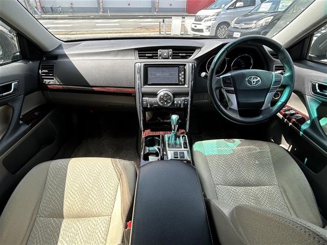 マークＸ ヴェルティガ　２５０Ｇ　／ナビ（ＮＳＣＴ－Ｗ６１）／ワンセグ／ＣＤ／ＥＴＣ／バックカメラ／運転席パワーシート／オートライト／フォグライト／純正フロアマット／純正アルミホイール／ドアバイザー（5枚目）
