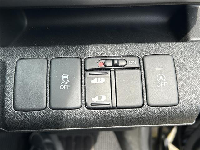 ステップワゴンスパーダ Ｓ　／ナビ（ＶＸＭ－１２２ＶＦ）／ＴＶ／ＣＤ／ＤＶＤ／Ｂｌｕｅｔｏｏｔｈ／バックカメラ／ＥＴＣ／片側パワースライドドア／フリップダウンモニター／パドルシフト／純正アルミホイール（17枚目）