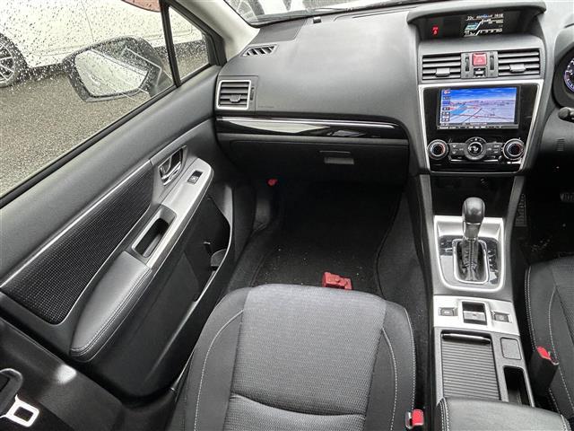 レヴォーグ １．６ＧＴアイサイト　／ナビ（ＣＮ－ＲＳ０２Ｄ）／ＴＶ／ＣＤ／ＤＶＤ／Ｂｌｕｅｔｏｏｔｈ／バックカメラ／ＥＴＣ／クルーズコントロール／前席パワーシート／社外フロアマット／純正アルミホイール／ドアバイザー（6枚目）
