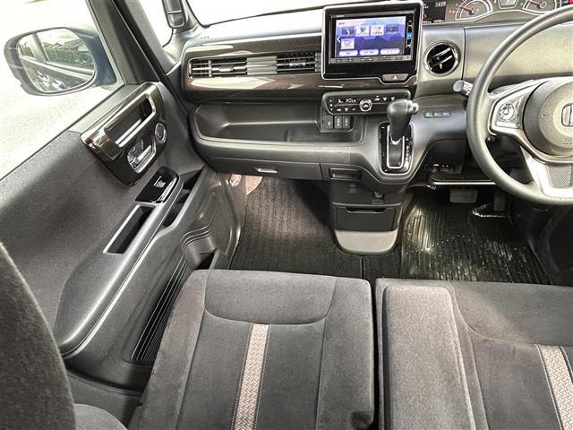N-BOXカスタム G・Lホンダセンシング /ナビ(VXM-174VFi)/TV/CD/DVD/Bluetooth/ビルトインETC/バックカメラ/片側パワースライドドア/純正フロアマット/社外アルミホイール/ドアバイザー(6枚目)