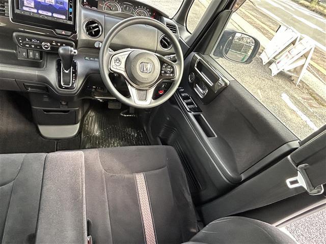 N-BOXカスタム G・Lホンダセンシング /ナビ(VXM-174VFi)/TV/CD/DVD/Bluetooth/ビルトインETC/バックカメラ/片側パワースライドドア/純正フロアマット/社外アルミホイール/ドアバイザー(7枚目)