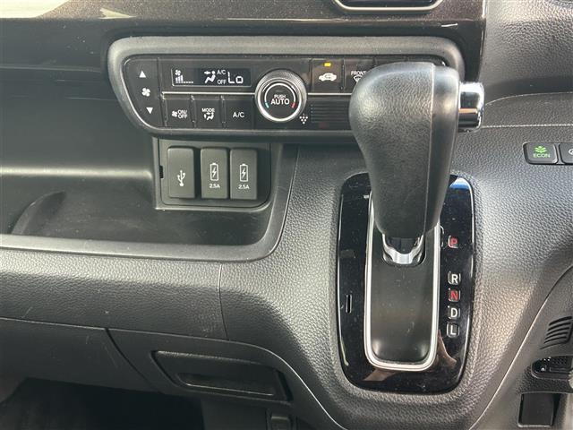 N-BOXカスタム G・Lホンダセンシング /ナビ(VXM-174VFi)/TV/CD/DVD/Bluetooth/ビルトインETC/バックカメラ/片側パワースライドドア/純正フロアマット/社外アルミホイール/ドアバイザー(10枚目)