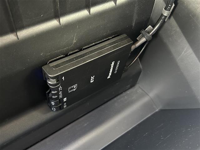 タント カスタムRS トップエディションSAII /ナビ(CN-RX02WD)/TV/CD/DVD/Bluetooth/バックカメラ/両側パワースライドドア/ETC/ハーフレザーシート/純正フロアマット/純正アルミホイール/ドアバイザ(4枚目)