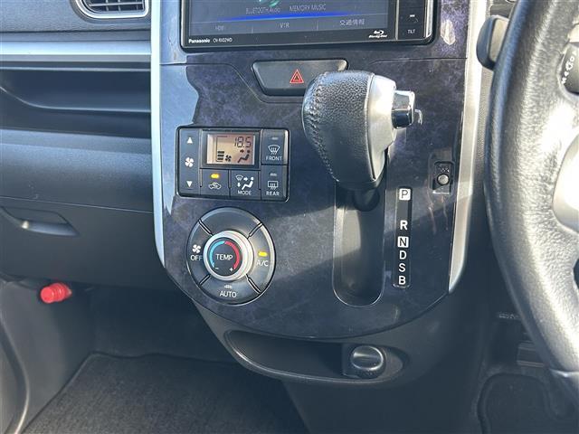 タント カスタムRS トップエディションSAII /ナビ(CN-RX02WD)/TV/CD/DVD/Bluetooth/バックカメラ/両側パワースライドドア/ETC/ハーフレザーシート/純正フロアマット/純正アルミホイール/ドアバイザ(14枚目)