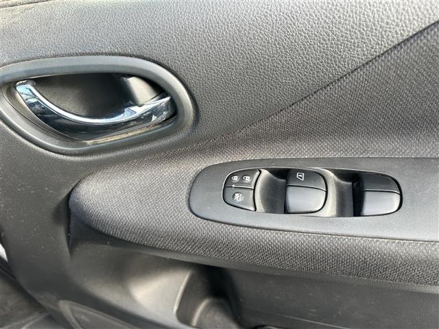 セレナ ハイウェイスター S-ハイブリッド /ナビ(AVIC-MRZ09)/TV/CD/DVD/Bluetooth/ETC/片側パワースライドドア/フリップダウンモニター/純正フロアマット/純正アルミホイール/ドアバイザー(12枚目)