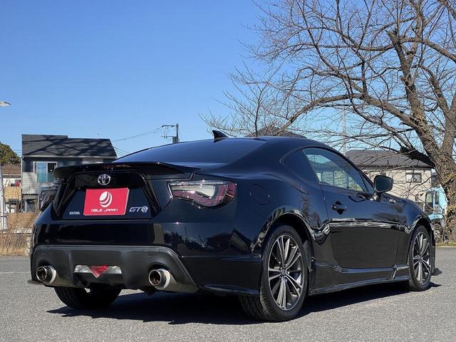 ８６ ＧＴ　１年保証付　社外ＬＥＤヘッドライト＆テールランプ　フルエアロ　リヤスポイラー　ＨＫＳマフラー　ＫＥＮＷＯＯＤメモリーナビ　フルセグＴＶ　Ｂｌｕｅｔｏｏｔｈ　ＵＳＢ　音楽ＳＤ　バックカメラ　ＥＴＣ（4枚目）