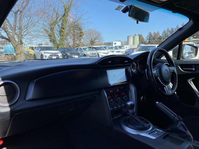 ８６ ＧＴ　１年保証付　社外ＬＥＤヘッドライト＆テールランプ　フルエアロ　リヤスポイラー　ＨＫＳマフラー　ＫＥＮＷＯＯＤメモリーナビ　フルセグＴＶ　Ｂｌｕｅｔｏｏｔｈ　ＵＳＢ　音楽ＳＤ　バックカメラ　ＥＴＣ（9枚目）