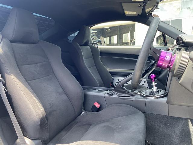 ８６ Ｇ　１年保証付　後期型　６速Ｍ／Ｔ　ＣＵＳＣＯ車高調　柿本マフラー　３連メーター　テールスポイラー　ディスプレイオーディオ　Ｂｌｕｅｔｏｏｔｈ　ＬＥＤヘッドライト　ＮＡＲＤＩステアリング（17枚目）