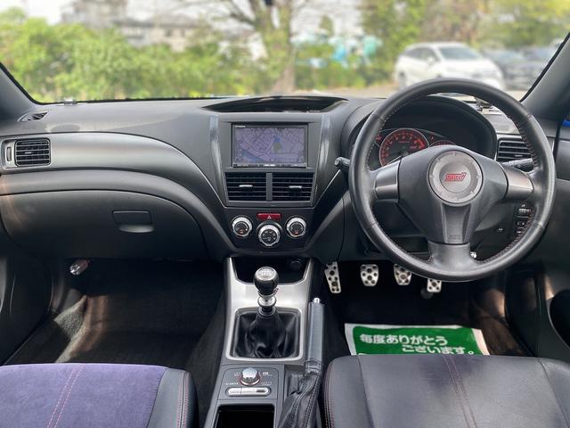 インプレッサ ＷＲＸ　ＳＴｉ　１年保障付　ノーマル車　６ＭＴ　カロッツェリアナビ　ＥＴＣ　スマートキー　プッシュスタート　ＡＰＥＸＩブースト計　ハーフレザーシート　パワーシート　ＨＩＤヘッドライト　純正大型リアスポイラー（9枚目）