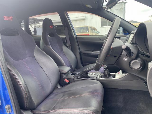 インプレッサ ＷＲＸ　ＳＴｉ　１年保障付　ノーマル車　６ＭＴ　カロッツェリアナビ　ＥＴＣ　スマートキー　プッシュスタート　ＡＰＥＸＩブースト計　ハーフレザーシート　パワーシート　ＨＩＤヘッドライト　純正大型リアスポイラー（18枚目）