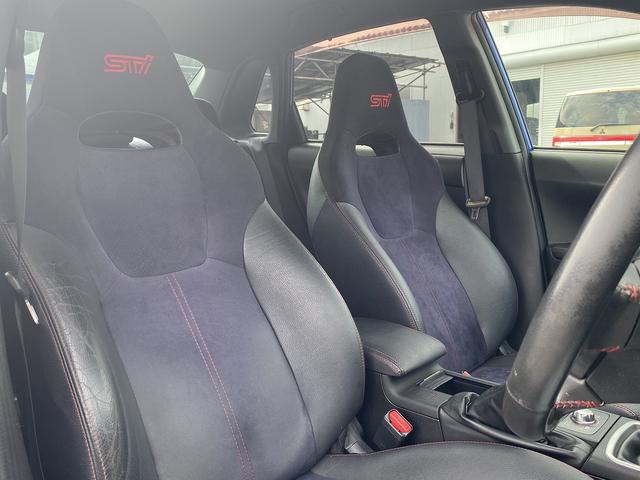 インプレッサ ＷＲＸ　ＳＴｉ　１年保障付　ノーマル車　６ＭＴ　カロッツェリアナビ　ＥＴＣ　スマートキー　プッシュスタート　ＡＰＥＸＩブースト計　ハーフレザーシート　パワーシート　ＨＩＤヘッドライト　純正大型リアスポイラー（19枚目）