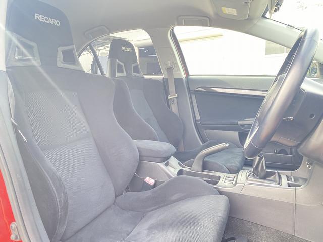 ランサー ＧＳＲエボリューションＸ　１年保証付　修復歴無し　ワンオーナー　禁煙車　走行距離６０，５００ｋｍ　５ＭＴ　ＨＫＳ車高調　ＲＥＣＡＲＯシート　大型リヤスポイラー　ナビＴＶ　革巻きステアリング　純正１８ＡＷ　キーレス　ＨＩＤライト（20枚目）