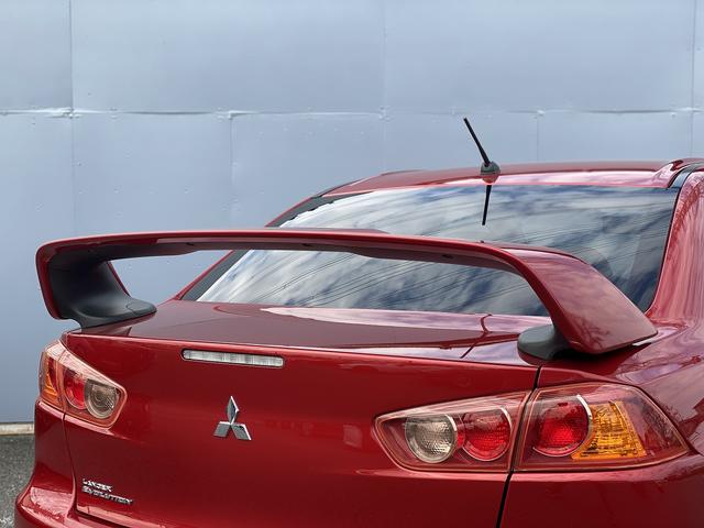 ランサー ＧＳＲエボリューションＸ　１年保証付　修復歴無し　ワンオーナー　禁煙車　走行距離６０，５００ｋｍ　５ＭＴ　ＨＫＳ車高調　ＲＥＣＡＲＯシート　大型リヤスポイラー　ナビＴＶ　革巻きステアリング　純正１８ＡＷ　キーレス　ＨＩＤライト（50枚目）