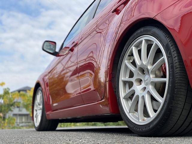 ランサー ＧＳＲエボリューションＸ　１年保証付　修復歴無し　ワンオーナー　禁煙車　走行距離６０，５００ｋｍ　５ＭＴ　ＨＫＳ車高調　ＲＥＣＡＲＯシート　大型リヤスポイラー　ナビＴＶ　革巻きステアリング　純正１８ＡＷ　キーレス　ＨＩＤライト（51枚目）